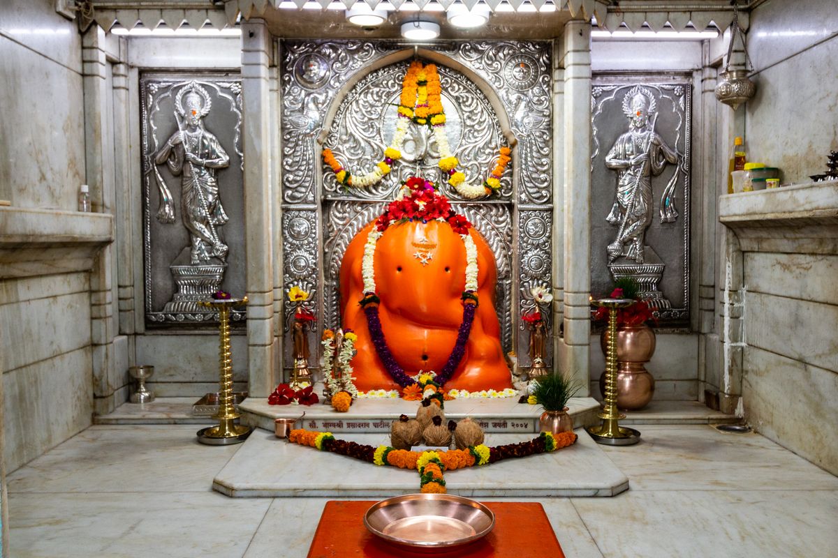 Chintamani Temple: Situated in Theur village, Pune district. - Image 1